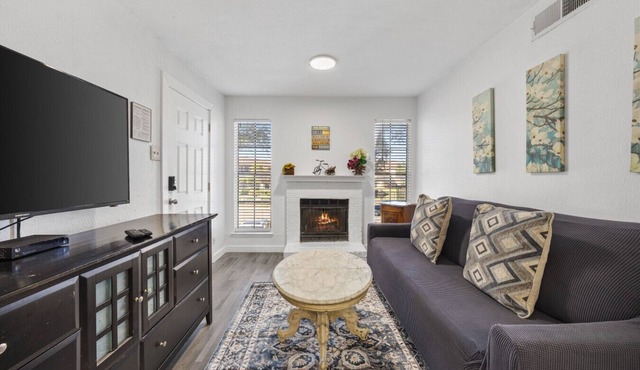 Urban Apartment. Perfect for long term stays!