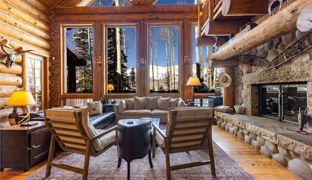 Ute Lodge | Hot Tub, Walk to Trails, Big Views!