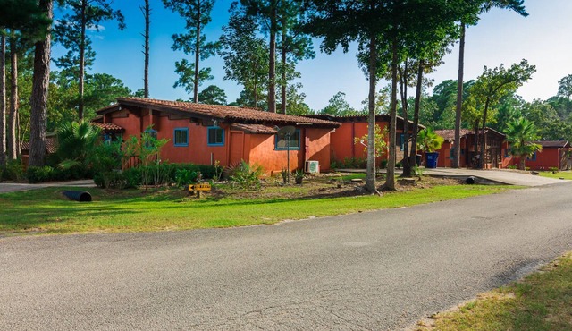 V#2 Sam Rayburn Getaway-Best value in town Vacation/fishing/golf- Up to 6 guests in Brookeland