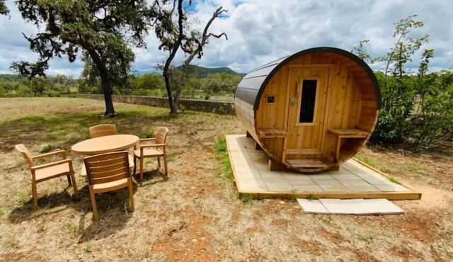 V&R Sky Ranch~Hot Tub~Starry Skies~Dry Sauna~