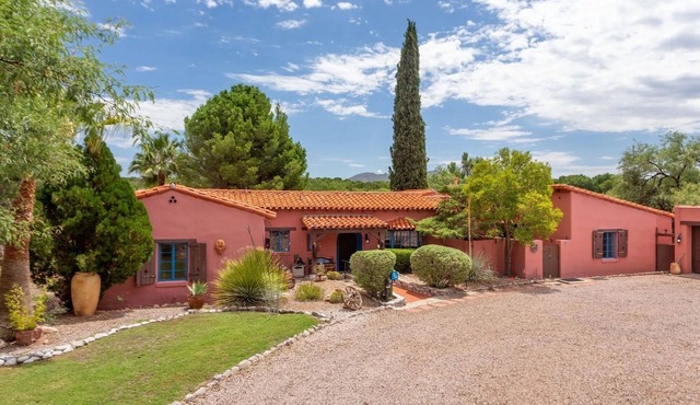 Valle Verde Ranch - for travelers, birders, artists, history lovers and friends.