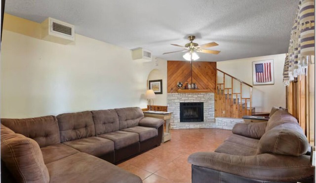 Villa 1: Pool & Short Walk to the Frio River