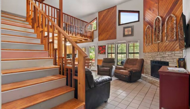 Villa 2: Pool & Short Walk to the Frio River