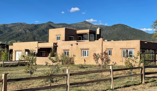 Villa Grande Vista and Sunset Studio: Spacious 5-BR home in soothing Arroyo Seco