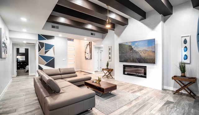 VILLA WITH MASTER SUITE CLOSE TO SHOPPING 4 BR 3BA