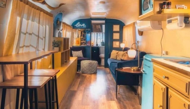 Vintage Avion Retreat - Mineral Hot Springs & Glamping