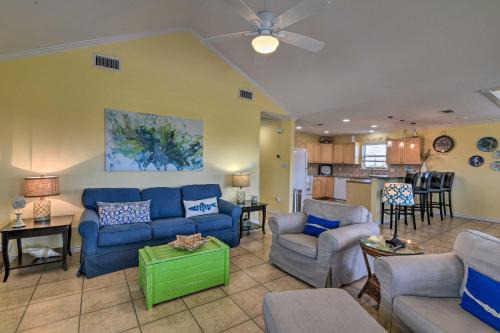 Walk to Galveston Beach: Coastal Escape w/Yard