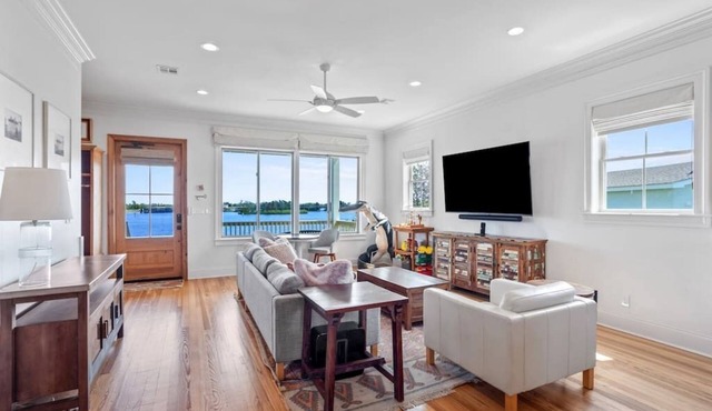 Waterfront 4 Bedroom Home in Lake Charles