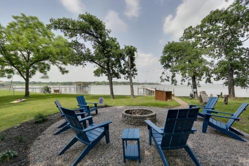 Waterfront Cedar Creek Lake Gem: Near Marina!
