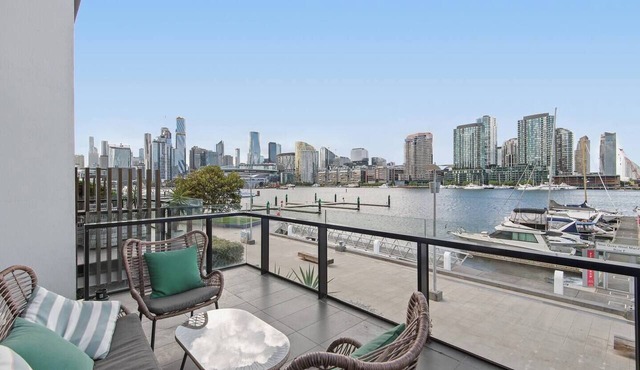 Waterfront Docklands |Marina &City Views |5B+Lift in Docklands