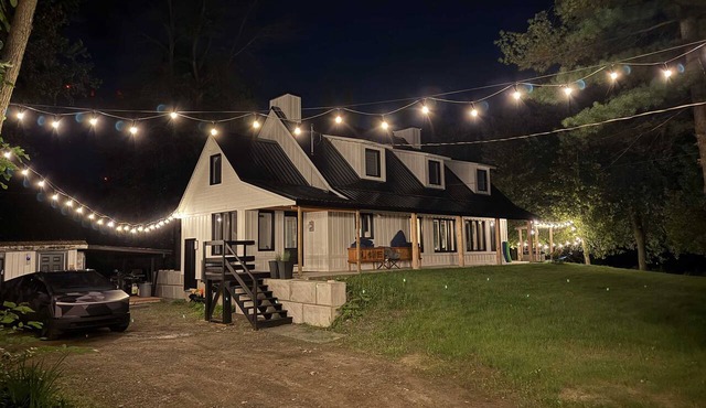 Waterfront Relaxation & Adventure | Albert in Pointe-Fortune