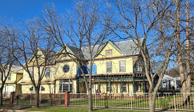 Welcome to our 1890 Victorian Mansion Spacious 8-bedroom house in lovely Coleman