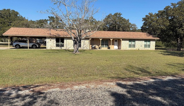 Welcoming 6-bedroom house with country living in the shadow of Kyle Field