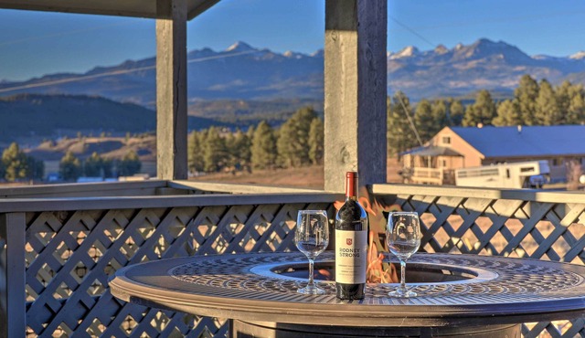 ‘Western Skies’ Home w/ Hot Tub & Mtn Views!