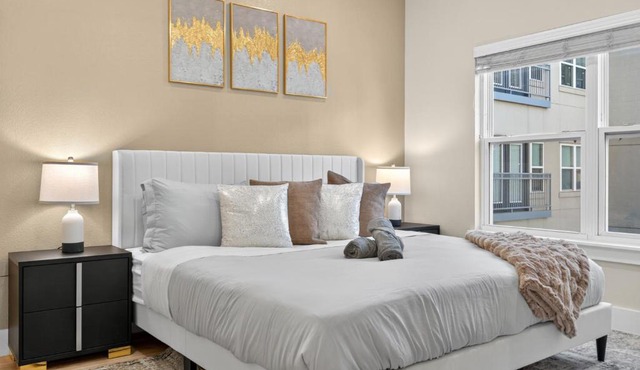 Worldcup Ready Stylish One Bedroom Uptown Dallas Stay with Free Parking near West Village