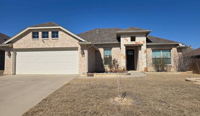 Your home away from home in charming Saginaw