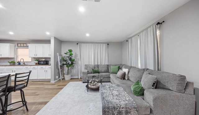 Your Home Away from Home – 3BR Near Downtown & Trinity Groves