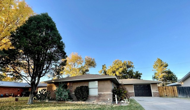 Your Homestead away from Home! Family Friendly - Cozy & Convenient