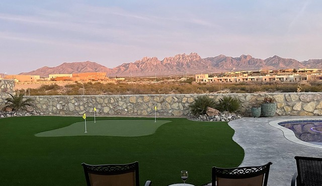 Your own personal resort, personal pool, spa, putting green and stunning view.