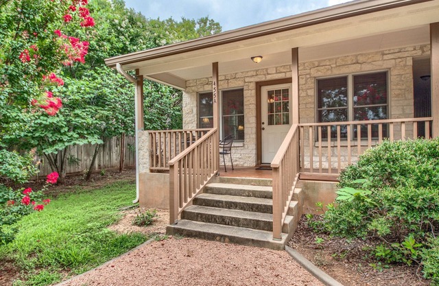 Close to Main Street - Walking Distance to Downtown - Walk/Drive