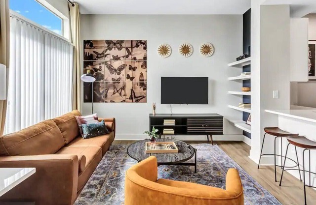Modern 1BR CozySuites w/pool, gym, parking #03