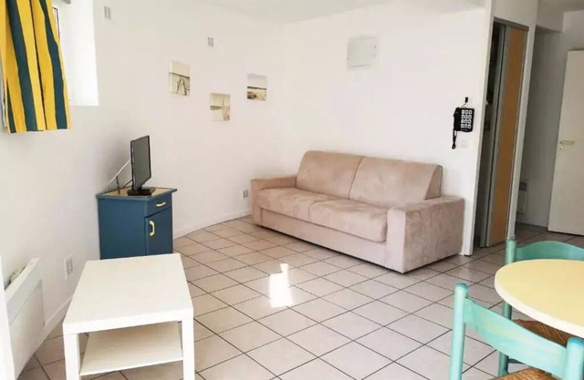 Residence Sea Golf Eugenie People Side 