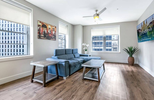 Spacious Modern 1BR Condo in California Building by Hosteeva in Central Business District