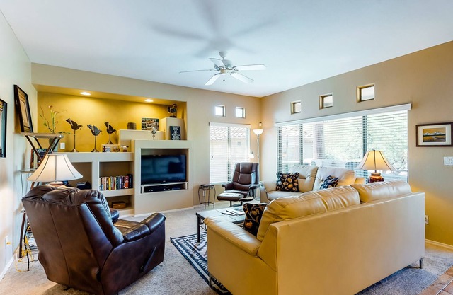 Welcoming & updated condo with WiFi, pool, hot tub & grill area