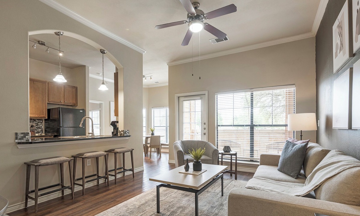 Hill Country Galleria Apartment | Modern Apartment in Prime Location (ID8961X66)