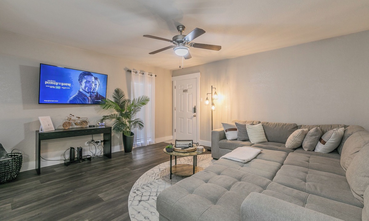 Arlington Apartment | Cozy 2BR Farmhouse Apt - Sleeps 8 - FREE Parking!