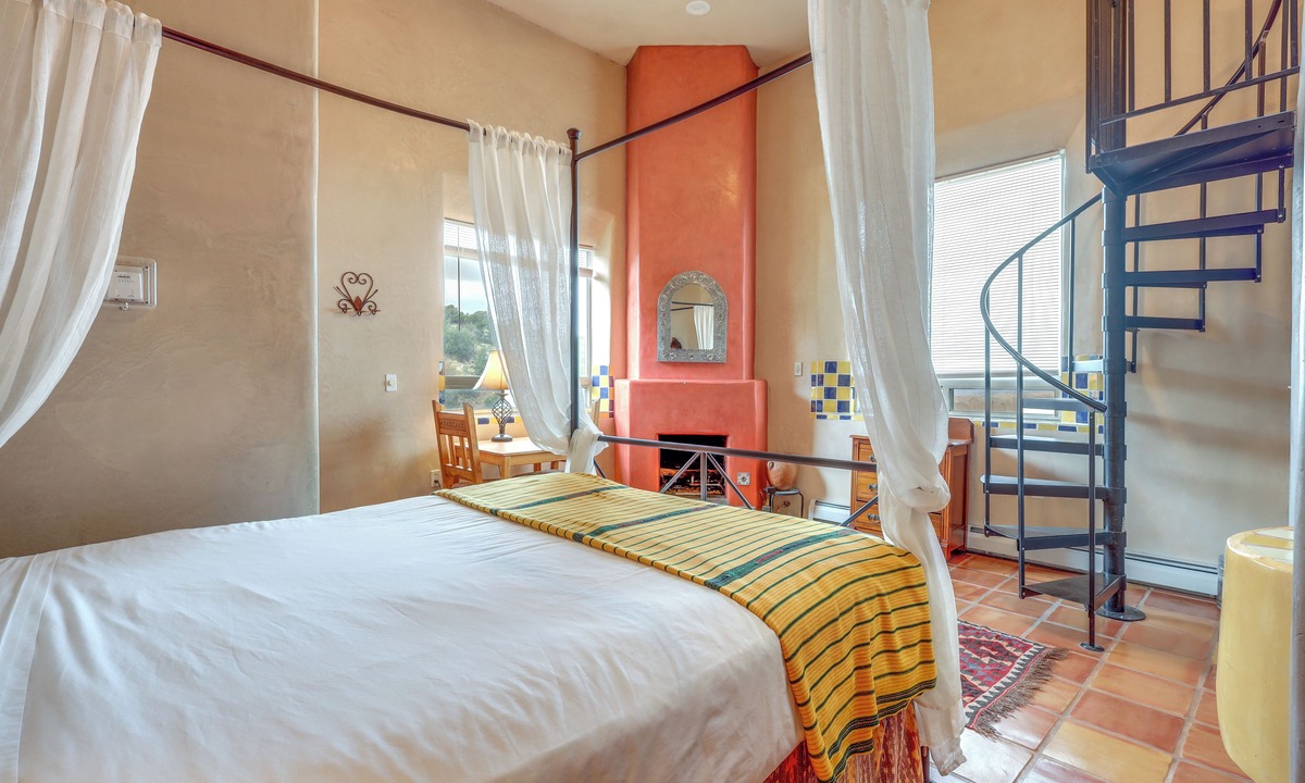 Cerrillos Villa | Los Cerrillos Hillside Hacienda on 65 Acres!