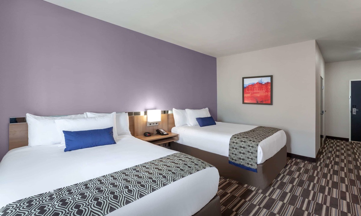 Wellborn Hotel | Microtel Inn & Suites by Wyndham College Station