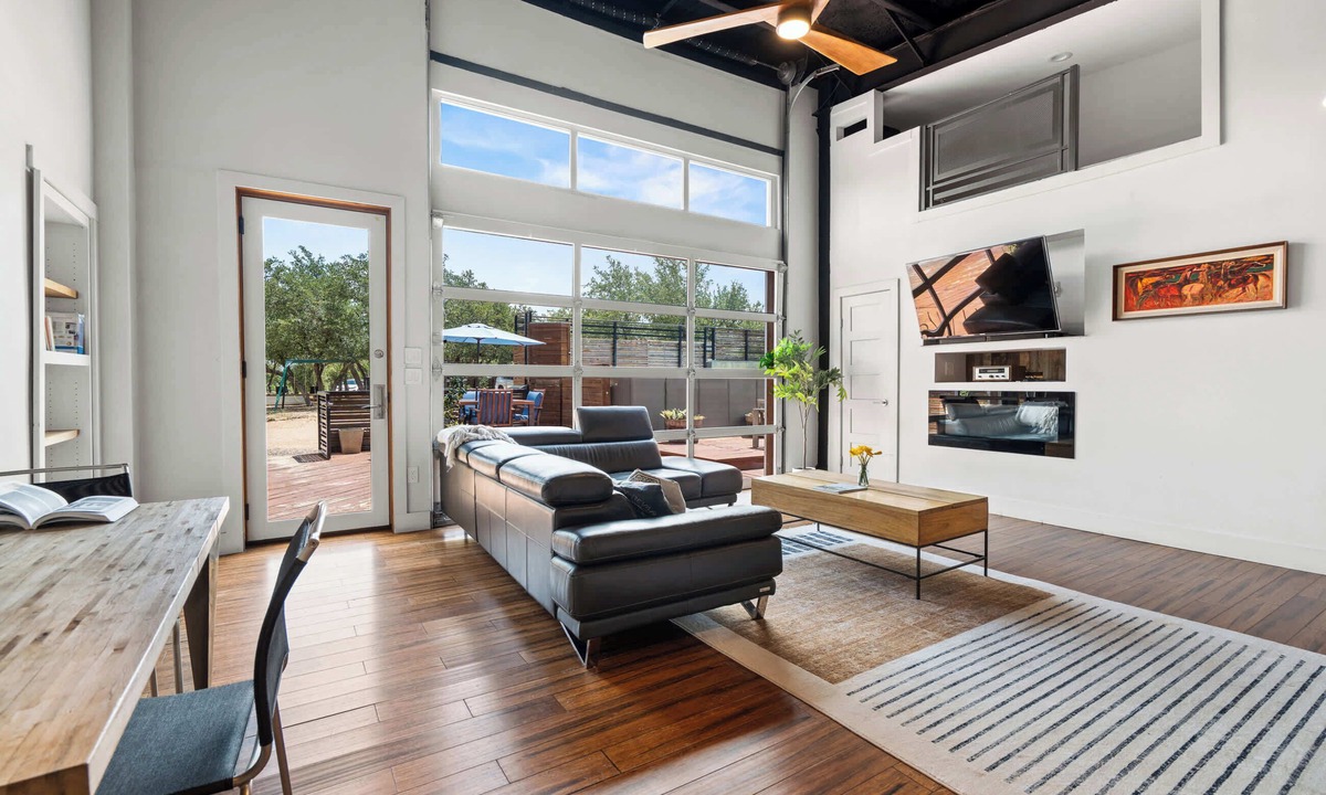 Dripping Springs Cottage | Contemporary Country Style Gem w/BBQ & Games Room