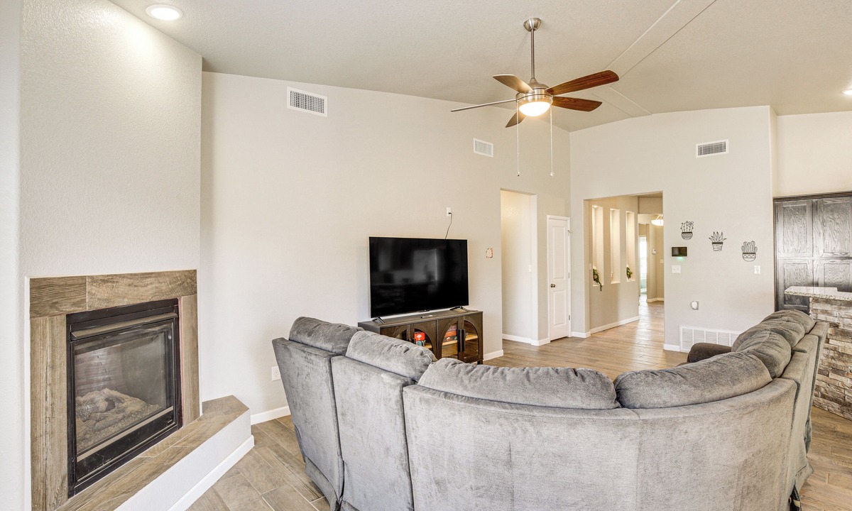Chamberino Cottage | Near Parks & Venues: Upper Valley Family Home!