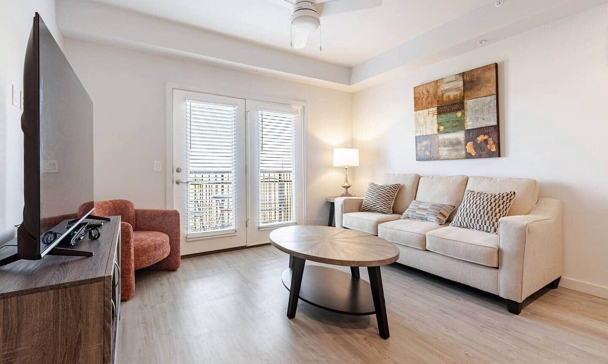 Jarrell Apartment | Pool Home Mins to Austin ER, St David’s & Baylor Scott & White Memorial Hospital