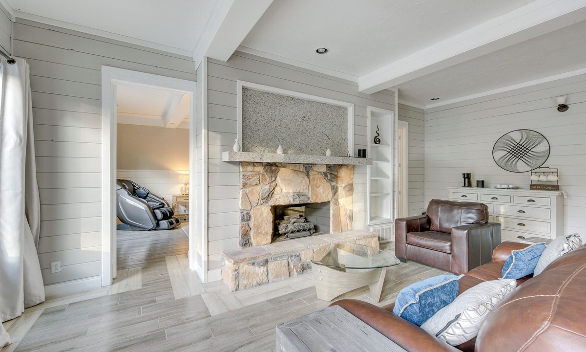 Streetman Cottage | Game Room, Trails! 30-acre Lakefront Streetman Gem