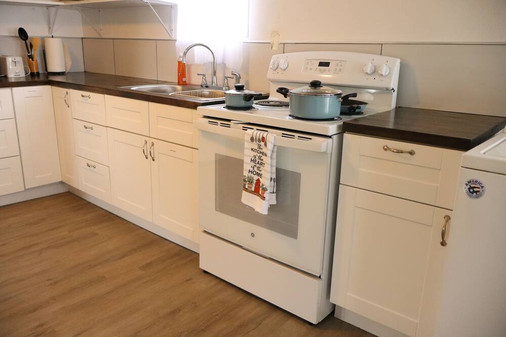 Mineral Wells House | Escape to peaceful country living in this newly remodeled 2-bed cozy home