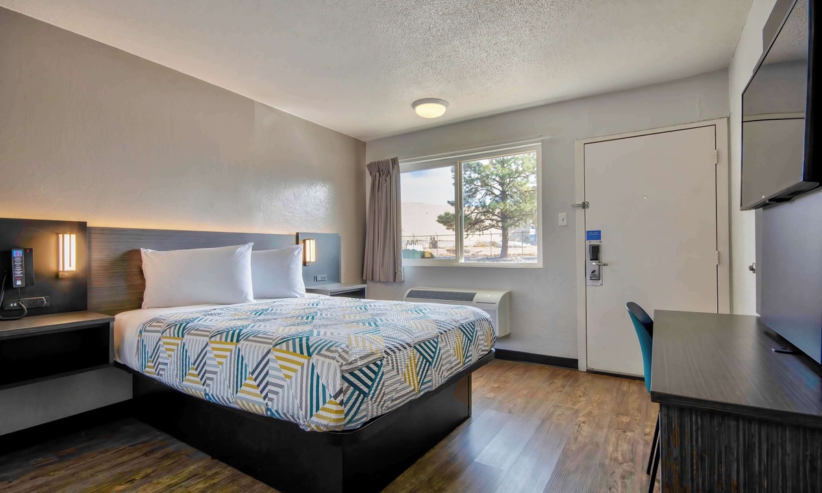 Southside Hotel | Motel 6 Santa Fe