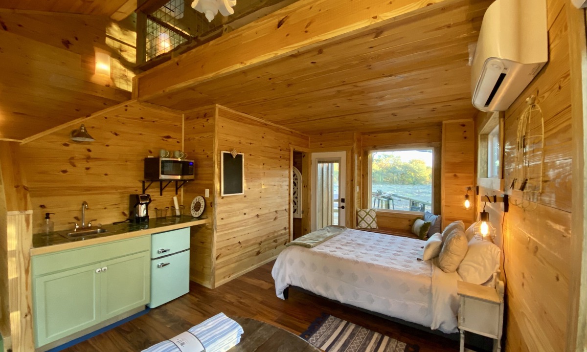 Lacy-Lakeview Cabin | Coach's Quarters - The Dugout - Come Spend The Night in the Trees!