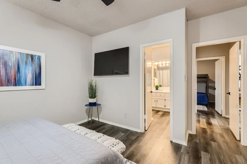 Wetmore House | Townhome Medical Ctr/Six Flags/La Cantera/Rim