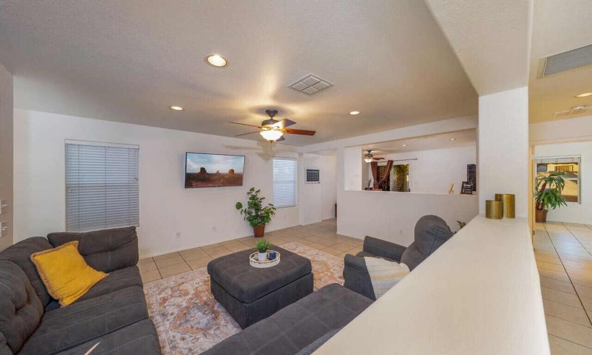 Tucson House | KINO/4 BR 2 BA/Fenced/Sleeps 6/Garage