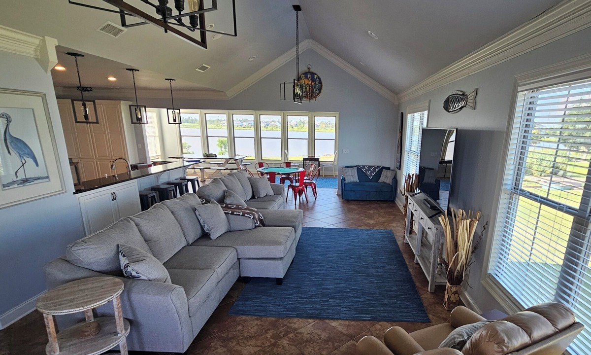Lake Charles House | WATERFRONT Lake House w/King Beds, close to Casinos