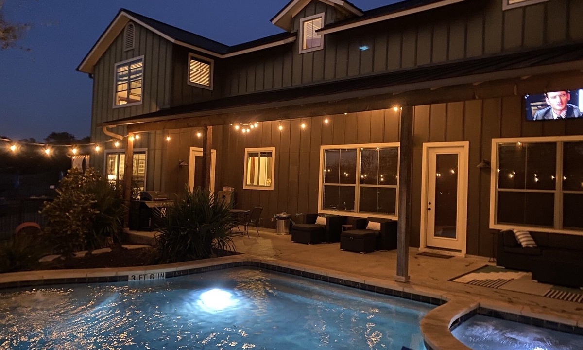 Kingsland House | Top Rated Pet-Friendly Lake LBJ Cove Oasis:Pool, Hot Tub, Kayaks, FirePit & More