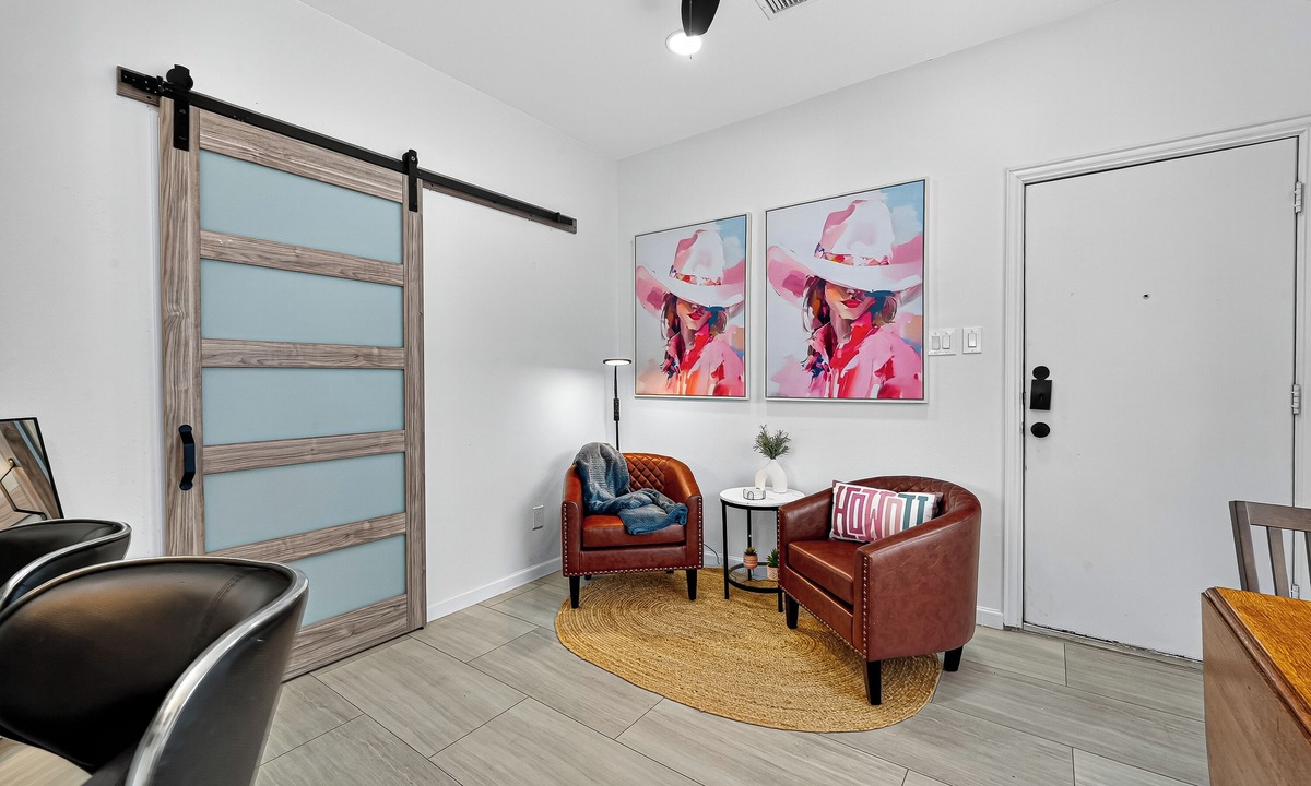 Neartown Apartment | 1714 Fairview 1KING/1BA Top Apt Duplex Pets Ok! 10 FURNISED APARTMENTS ON-SITE.