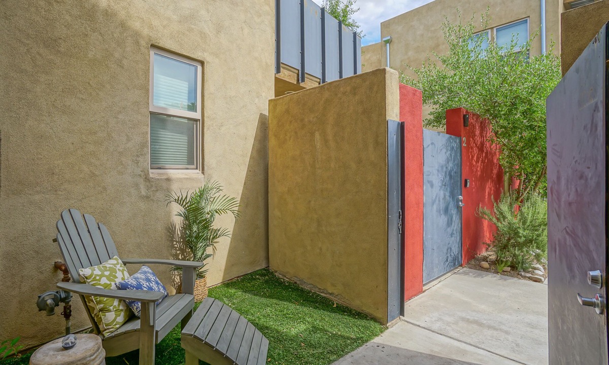Downtown Albuquerque Condo | Frida Kahlo! 1bd/1.5ba Condo near Old Town/Sawmill. Balcony, Patio!