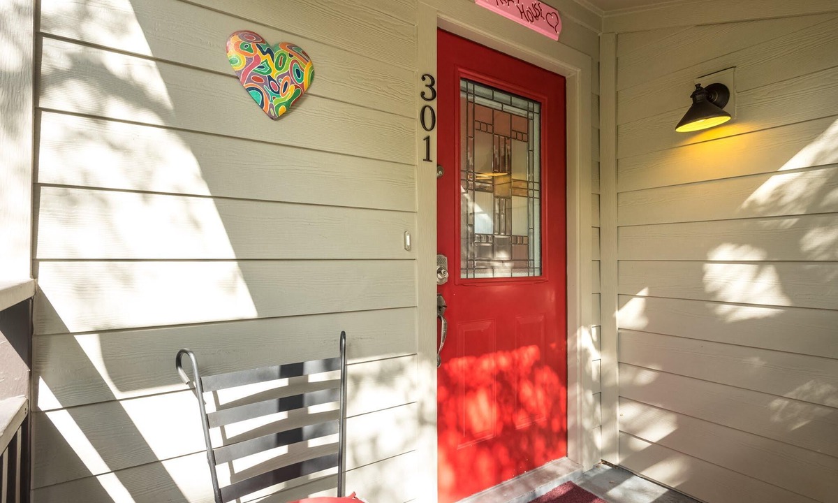 Barton Hills Condo | View, 1 King bed & sleeper; .33 mi to Barton Springs/Zilker Park, @2 mi to DT!