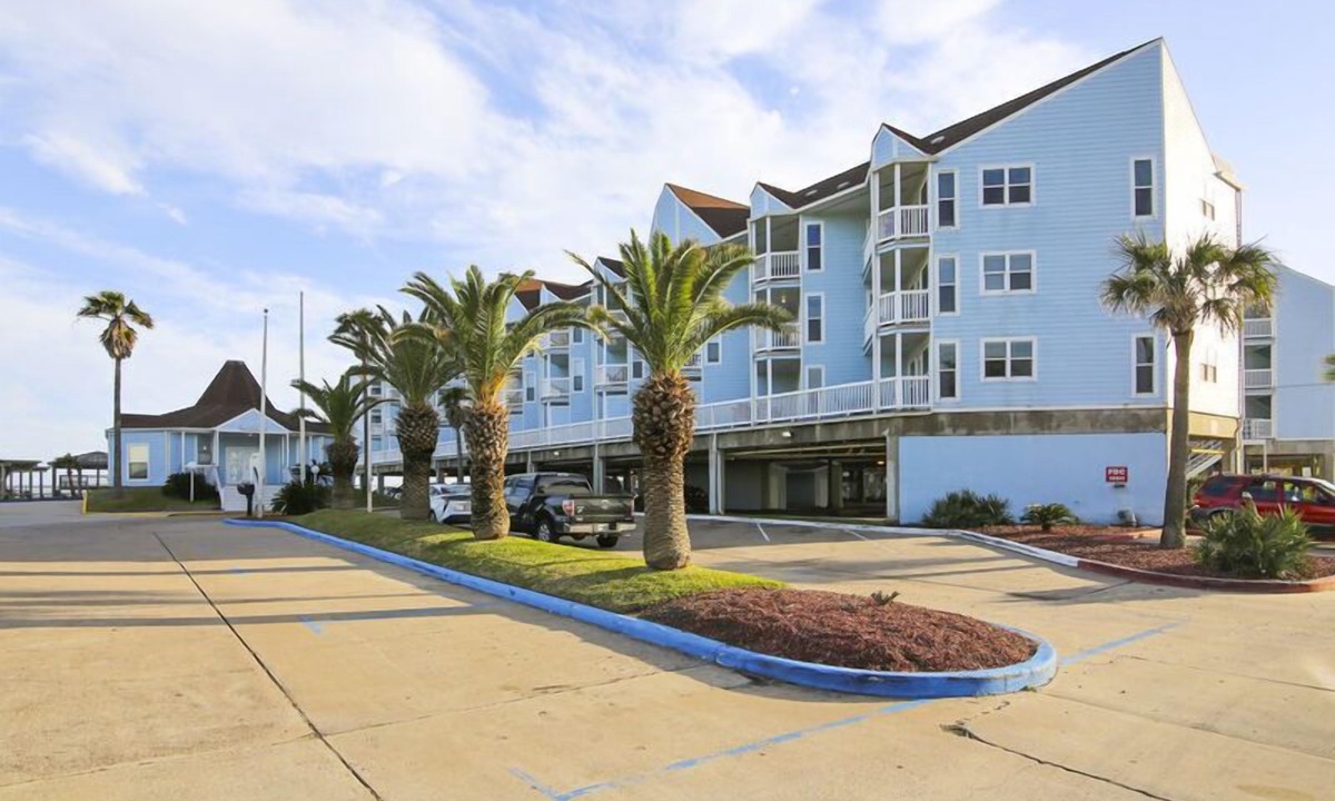 Galveston Condo | Trendy Beach Condo- Sunset views, Sandy Toes, Surfing more. (1304)