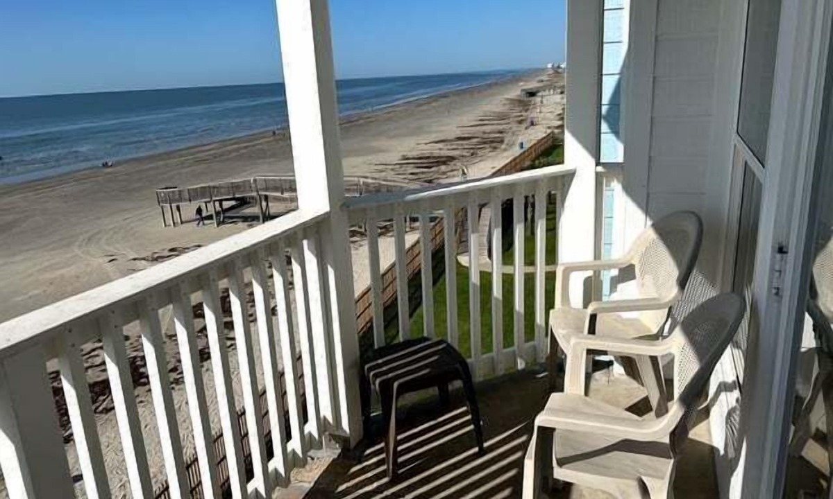 Galveston Condo | Beachfront Corner and panoramic view of beach and Gulf of Mexico below (2314)