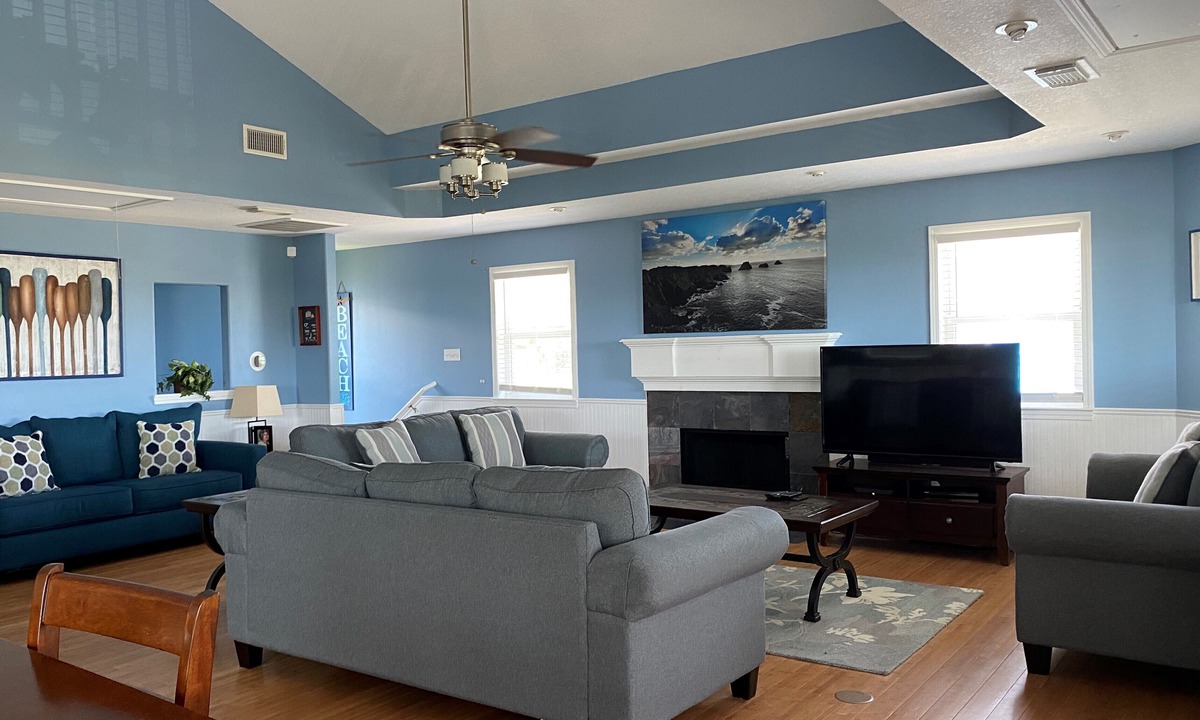 Galveston House | Sunny Beach OCEANVIEW HOME! one minute walk to BEACH!