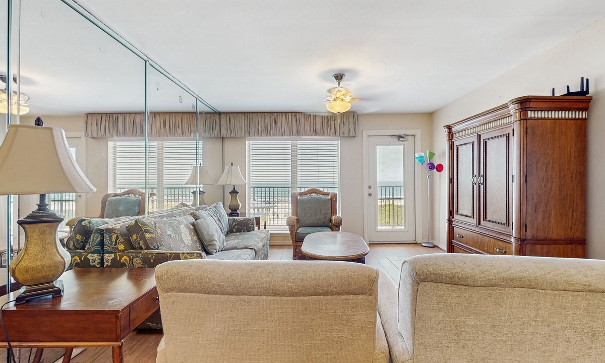 South Padre Island Condo | Spacious, waterfront condo with on-site pool, hot tub, & tennis
